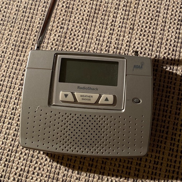 Radio Shack Weather Alert Radio NOAA w/LCD Alarm Clock 12-260 TESTED - Picture 9 of 9